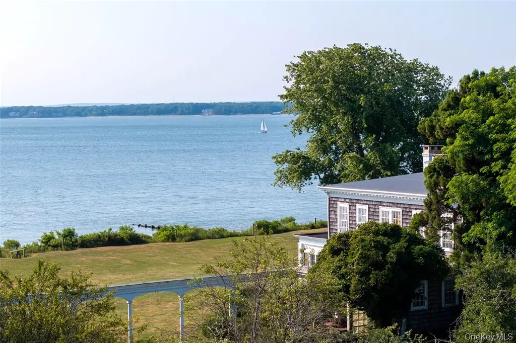 59600 Main Road, Southold