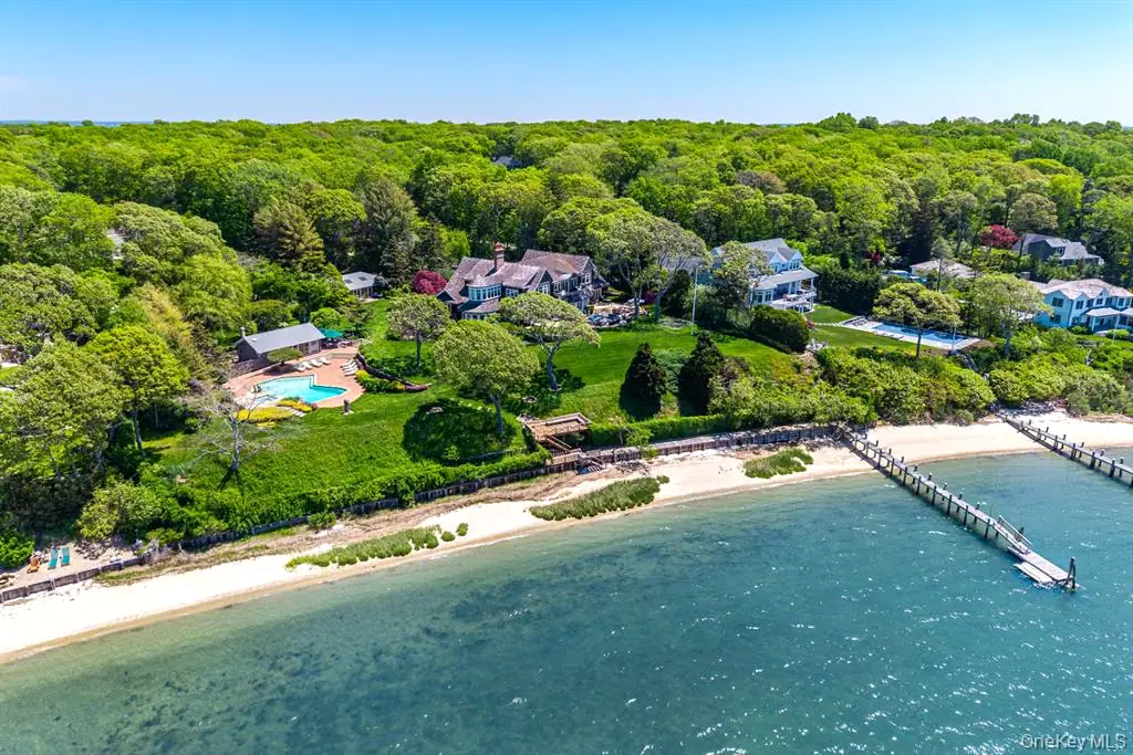 1350 West Cove Road, Cutchogue